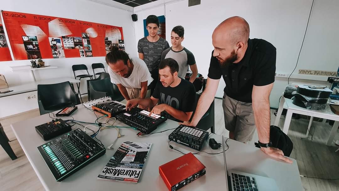 Utrinek iz Akademije Alphawave